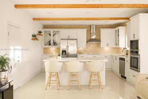 Villa ou maison à vendre à Miami, Floride: 4 chambres, 217.21 m2 № 1998422 - photo 6