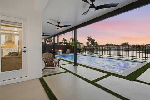 Villa ou maison à Miami, Floride 4 chambres, 217.21 m2 № 1998422
