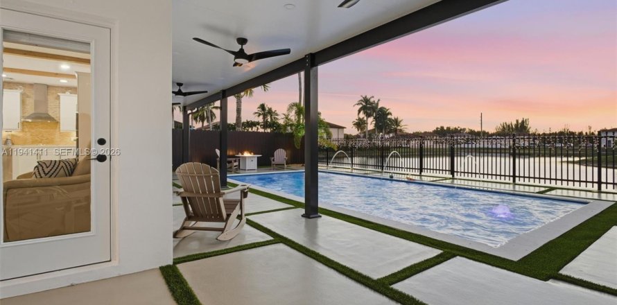 Villa ou maison à Miami, Floride 4 chambres, 217.21 m2 № 1998422