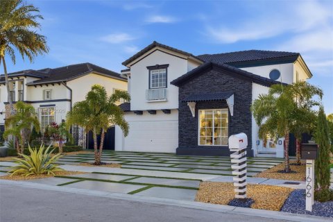 Villa ou maison à vendre à Miami, Floride: 4 chambres, 217.21 m2 № 1998422 - photo 3