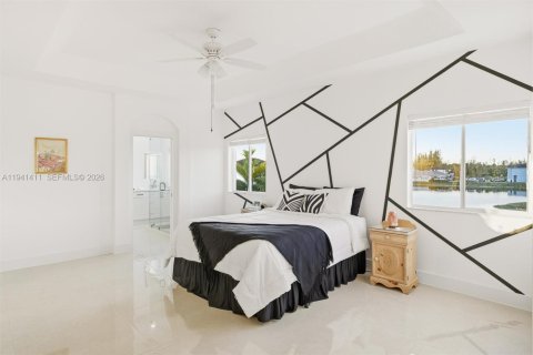 Villa ou maison à vendre à Miami, Floride: 4 chambres, 217.21 m2 № 1998422 - photo 11