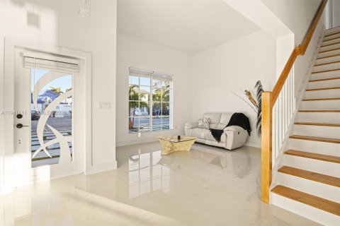 Villa ou maison à vendre à Miami, Floride: 4 chambres, 217.21 m2 № 1998422 - photo 9