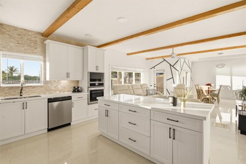 Villa ou maison à vendre à Miami, Floride: 4 chambres, 217.21 m2 № 1998422 - photo 8