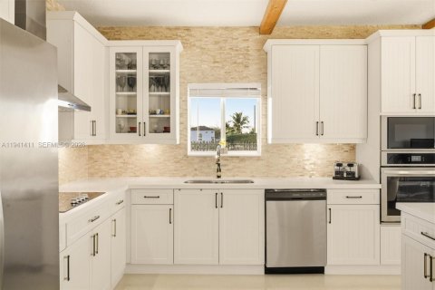 Villa ou maison à vendre à Miami, Floride: 4 chambres, 217.21 m2 № 1998422 - photo 7