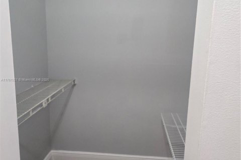 Condo in Miami, Florida, 2 bedrooms  № 1707497 - photo 9