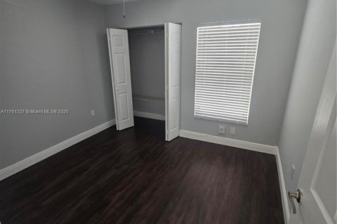 Condo in Miami, Florida, 2 bedrooms  № 1707497 - photo 8