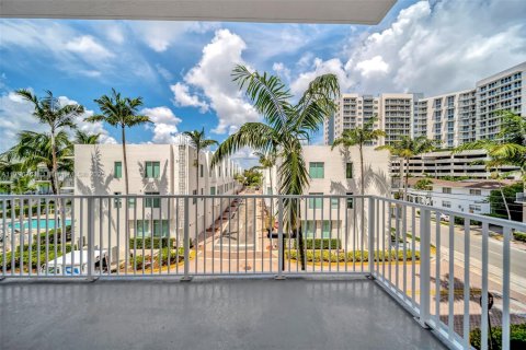 Condo in Hollywood, Florida, 2 bedrooms  № 1712025 - photo 6