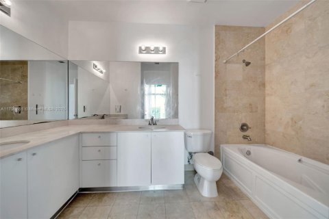 Condo in Hollywood, Florida, 2 bedrooms  № 1712025 - photo 7