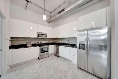 Condo in Hollywood, Florida, 2 bedrooms  № 1712025 - photo 13