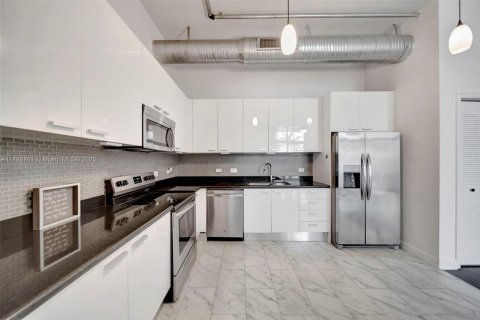 Condo in Hollywood, Florida, 2 bedrooms  № 1712025 - photo 2