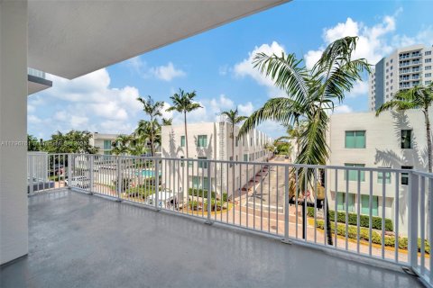 Condo in Hollywood, Florida, 2 bedrooms  № 1712025 - photo 5