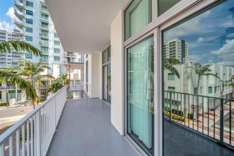 Condo in Hollywood, Florida, 2 bedrooms  № 1712025 - photo 3