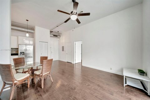 Condo in Hollywood, Florida, 2 bedrooms  № 1712025 - photo 14