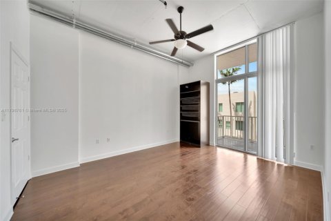 Condo in Hollywood, Florida, 2 bedrooms  № 1712025 - photo 9