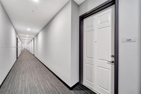 Condo in Hollywood, Florida, 2 bedrooms  № 1712025 - photo 17