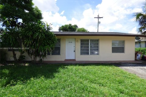 Casa en alquiler en Lauderhill, Florida, 4 dormitorios, 124.95 m2 № 1929387 - foto 1