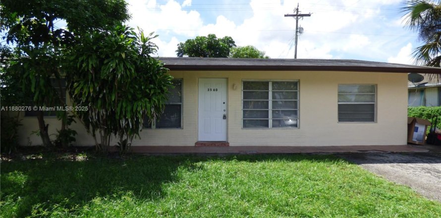 Casa en Lauderhill, Florida 4 dormitorios, 124.95 m2 № 1929387