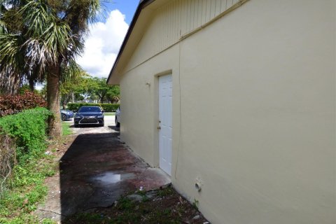Casa en alquiler en Lauderhill, Florida, 4 dormitorios, 124.95 m2 № 1929387 - foto 13