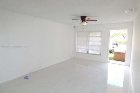 Casa en alquiler en Lauderhill, Florida, 4 dormitorios, 124.95 m2 № 1929387 - foto 4