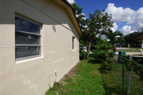 Casa en alquiler en Lauderhill, Florida, 4 dormitorios, 124.95 m2 № 1929387 - foto 14