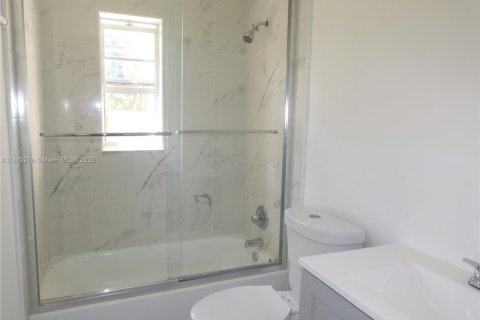 Casa en alquiler en Lauderhill, Florida, 4 dormitorios, 124.95 m2 № 1929387 - foto 3