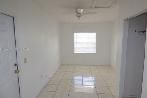 Casa en alquiler en Lauderhill, Florida, 4 dormitorios, 124.95 m2 № 1929387 - foto 5