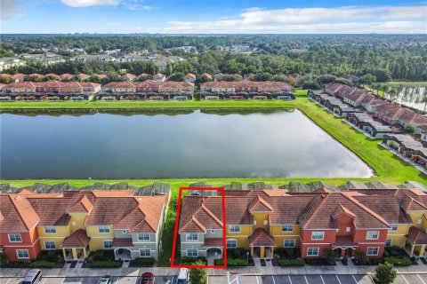 Adosado en Kissimmee, Florida 5 dormitorios, 188.03 m2 № 2108851
