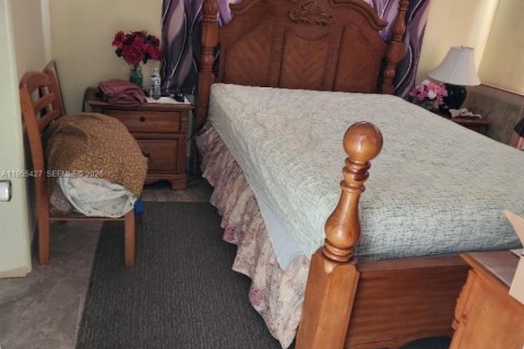 House in Lauderdale Lakes, Florida 3 bedrooms, 135.54 sq.m. № 2010203 - photo 4