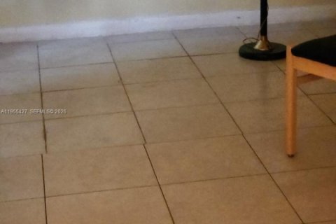 House in Lauderdale Lakes, Florida 3 bedrooms, 135.54 sq.m. № 2010203 - photo 10