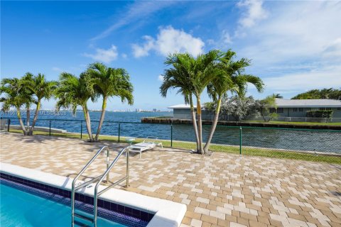 Condominio en venta en Miami Shores, Florida, 2 dormitorios, 107.21 m2 № 2030118 - foto 8