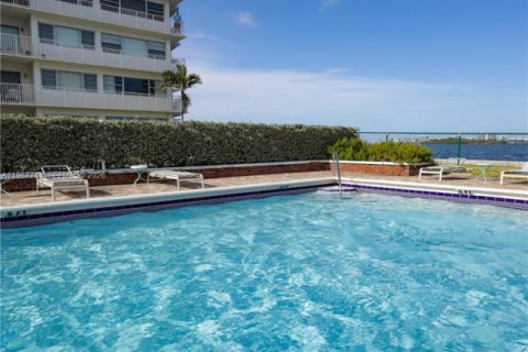 Condominio en venta en Miami Shores, Florida, 2 dormitorios, 107.21 m2 № 2030118 - foto 7