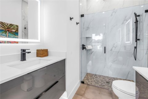 Casa en venta en Sarasota, Florida, 4 dormitorios, 289.58 m2 № 2233724 - foto 25