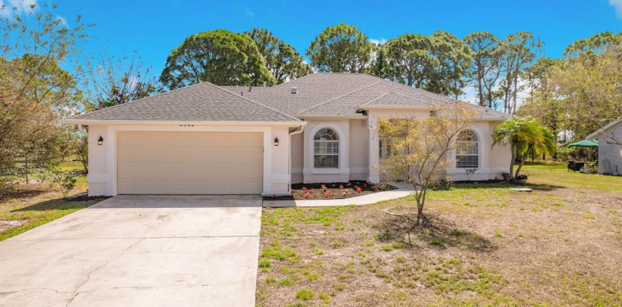 Casa en Port St. Lucie, Florida 3 dormitorios, 162.39 m2 № 2077709