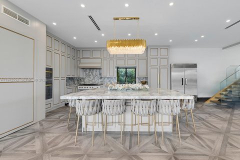 House in Miami Beach, Florida 4 bedrooms, 291.43 sq.m. № 2152764 - photo 3