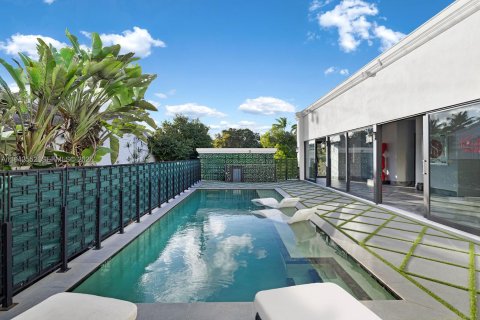 House in Miami Beach, Florida 4 bedrooms, 291.43 sq.m. № 2152764 - photo 22