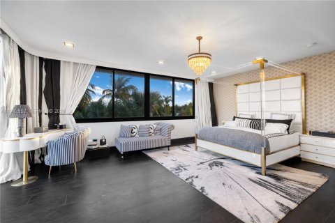 House in Miami Beach, Florida 4 bedrooms, 291.43 sq.m. № 2152764 - photo 11