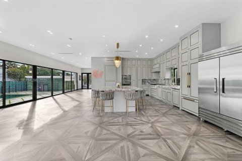 House in Miami Beach, Florida 4 bedrooms, 291.43 sq.m. № 2152764 - photo 17