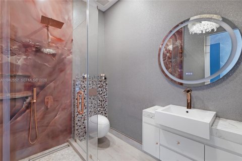 House in Miami Beach, Florida 4 bedrooms, 291.43 sq.m. № 2152764 - photo 15