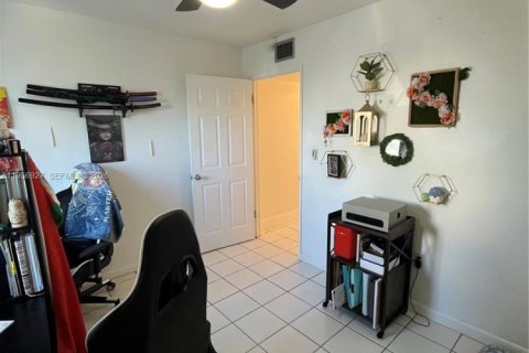 Copropriété à vendre à Miami, Floride: 2 chambres, 91.14 m2 № 2011620 - photo 11