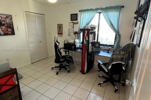 Copropriété à vendre à Miami, Floride: 2 chambres, 91.14 m2 № 2011620 - photo 13