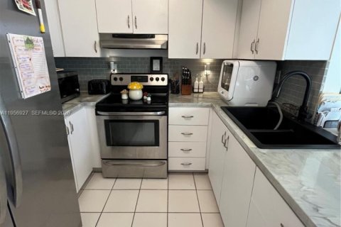 Copropriété à vendre à Miami, Floride: 2 chambres, 91.14 m2 № 2011620 - photo 6