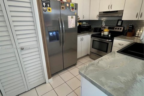 Copropriété à vendre à Miami, Floride: 2 chambres, 91.14 m2 № 2011620 - photo 7