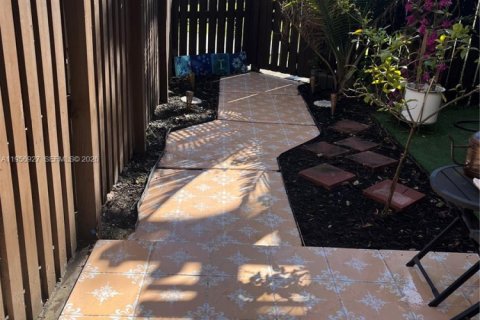 Copropriété à vendre à Miami, Floride: 2 chambres, 91.14 m2 № 2011620 - photo 17