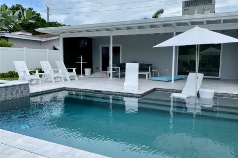 House in Hollywood, Florida 3 bedrooms, 144.65 sq.m. № 1936980 - photo 4