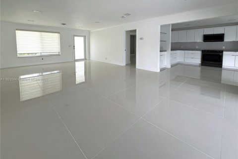 House in Hollywood, Florida 3 bedrooms, 144.65 sq.m. № 1936980 - photo 9