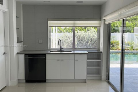 Villa ou maison à vendre à Hollywood, Floride: 3 chambres, 144.65 m2 № 1936980 - photo 13