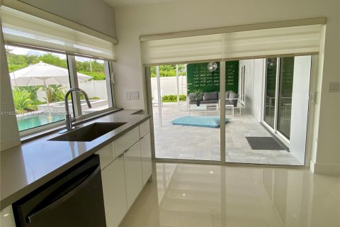 House in Hollywood, Florida 3 bedrooms, 144.65 sq.m. № 1936980 - photo 18