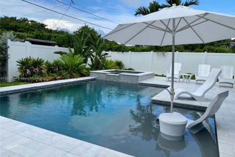 House in Hollywood, Florida 3 bedrooms, 144.65 sq.m. № 1936980 - photo 3