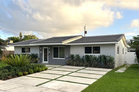 Casa en venta en Hollywood, Florida, 3 dormitorios, 144.65 m2 № 1936980 - foto 1