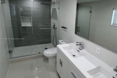 House in Hollywood, Florida 3 bedrooms, 144.65 sq.m. № 1936980 - photo 29